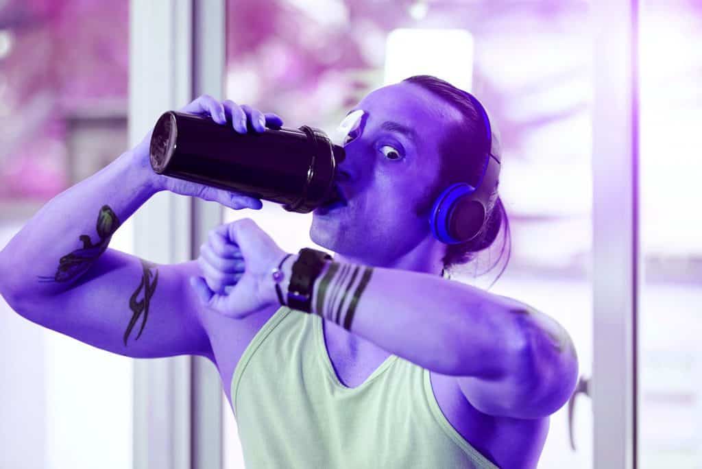 Man taking creatine checks watch to see if it's the best time to take it - heydayDo image